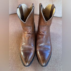 Frye Billy Boots. Quality soft leather and comfortable to wear.